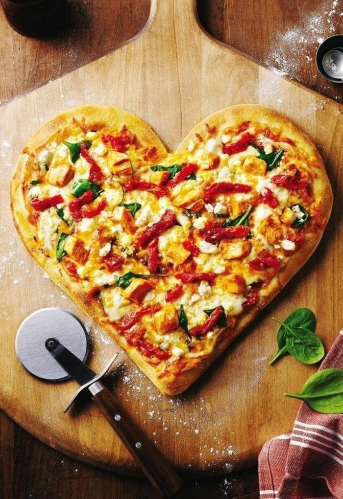 petit-plat-en-amoureux-idee-de-repas-simple-pizza-coeur