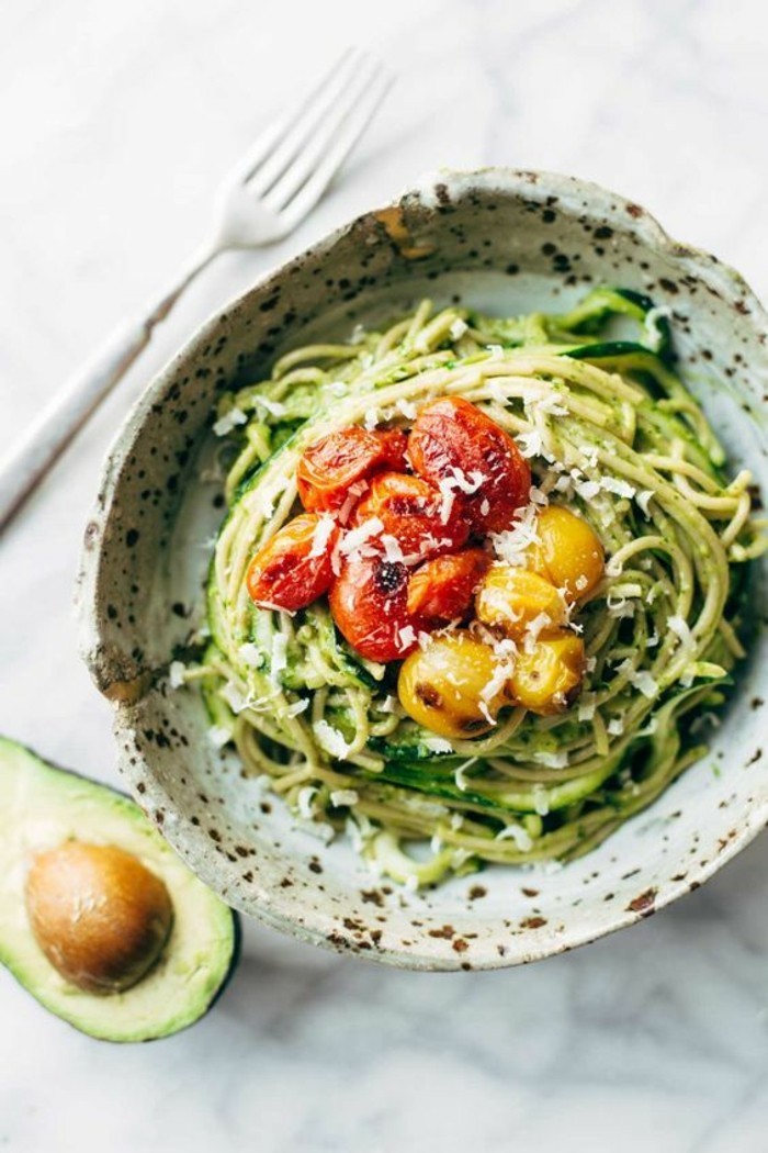 light-recipes-eating-healthy-recipe-spagetti-zucchini