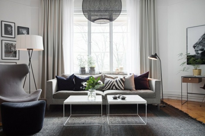 salon-tres-accueillant-deco-salon-gris-differentes-nuances-du-gris-sur-les-meubles-mur-salon-couleur-blanche-ambiance-paisible
