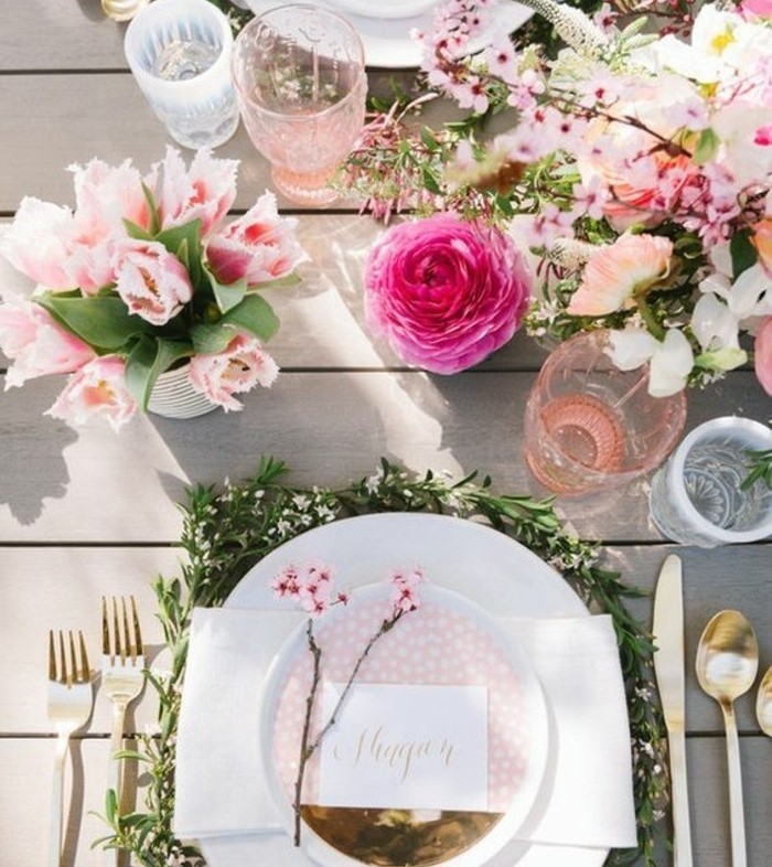 table-de-paques-exceptionnelle-decoree-de-beaucoup-de-fleurs-qui-apportent-de-la-joie-vaisselle-elegante