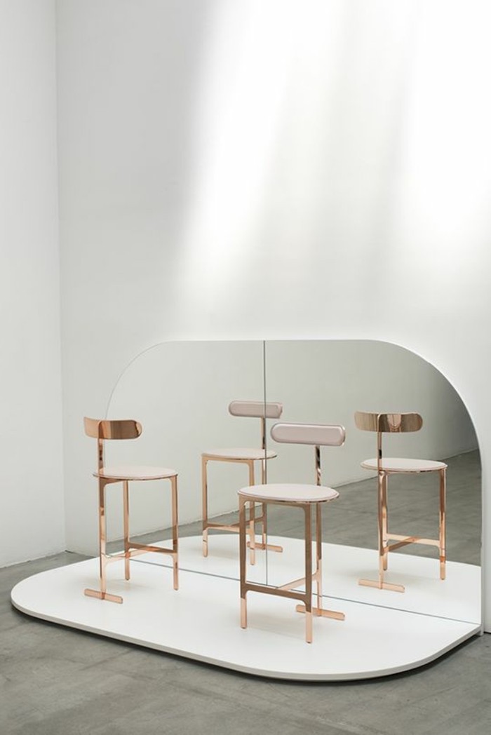 tabourets-de-bar-dore-blanc-interieur-simple-chic