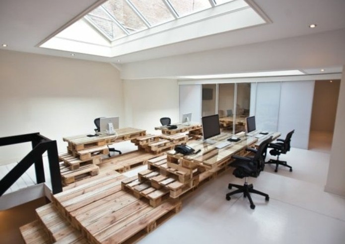 une-magnifique-idee-pour-l-espace-travail-bureaux-en-palette-geniales