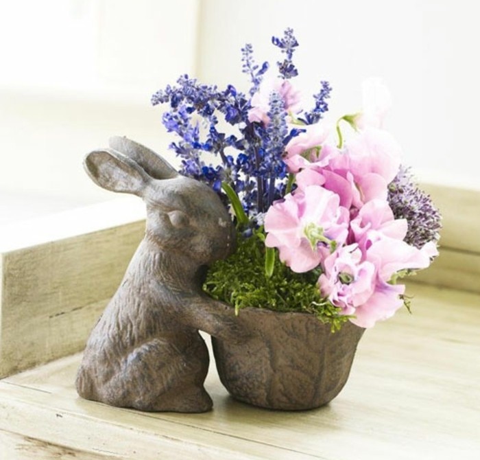 vase-de-fleurs-extremement-originale-fleurs-fraiches-deco-paques-charmante