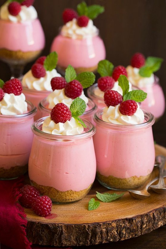 verrine-sucree-rose-dessert-en-verrine-facile-aux-framboises