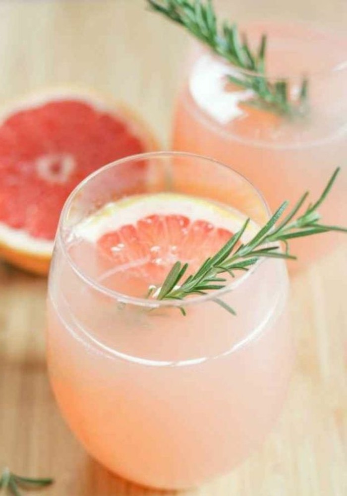aperitif-sans-alcool-cocktail-eau-rose-boisson-fraiche
