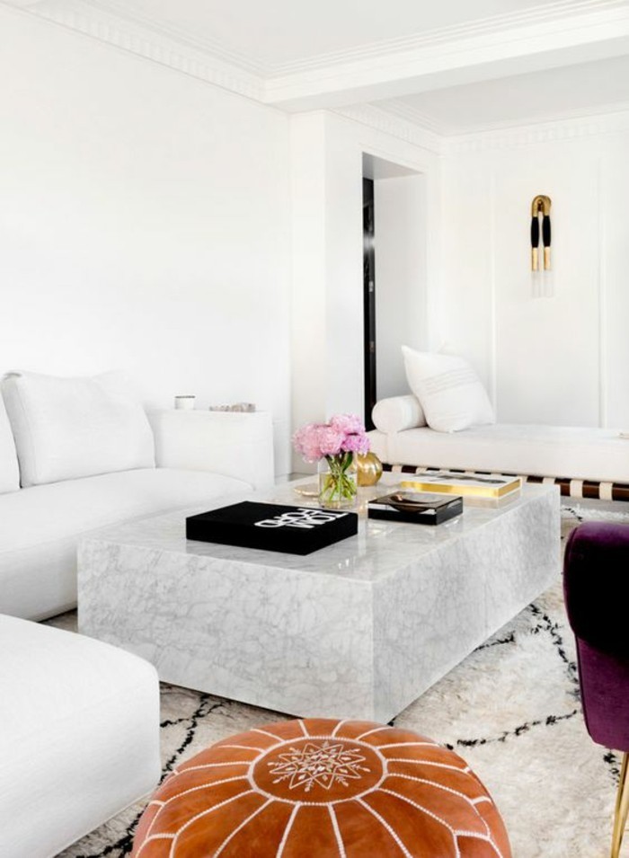 bloc-de-marbre-blanc-transforme-en-table-basse-marbre-element-de-luxe