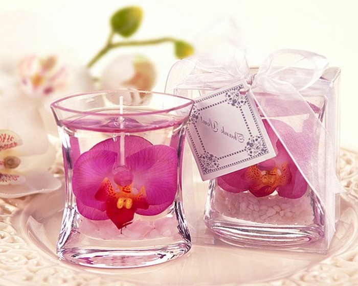 bougies-avec-du-gel-et-deco-florale-suggestion-fantastique-comment-fabriquer-une-bougie-elegante