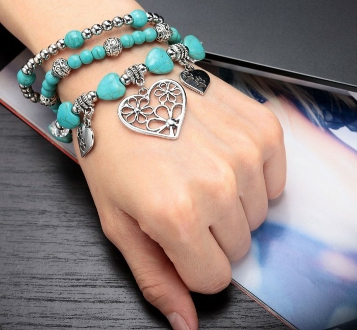 bracelet-elastique-decoree-de-perles-et-de-pierres-idee-fantastique-comment-faire-des-bracelets-en-elastique