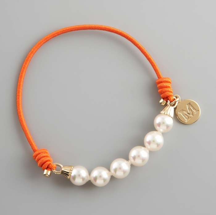 bracelet-en-elastique-simple-et-elegant-pour-un-look-tres-feminin