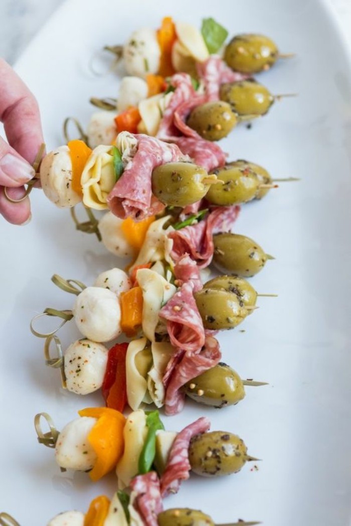 brochette-apero-de-mozzarella-tortellini-olives-et-poivres