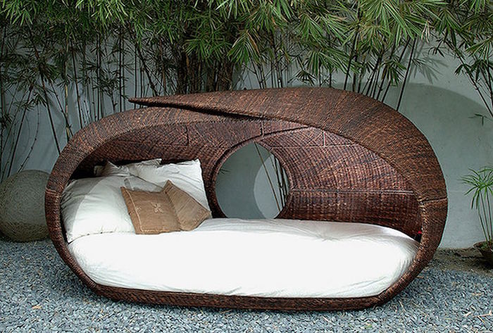 współczesny-design-sofa-brązowa-meble-ogrodowe-warkocz
