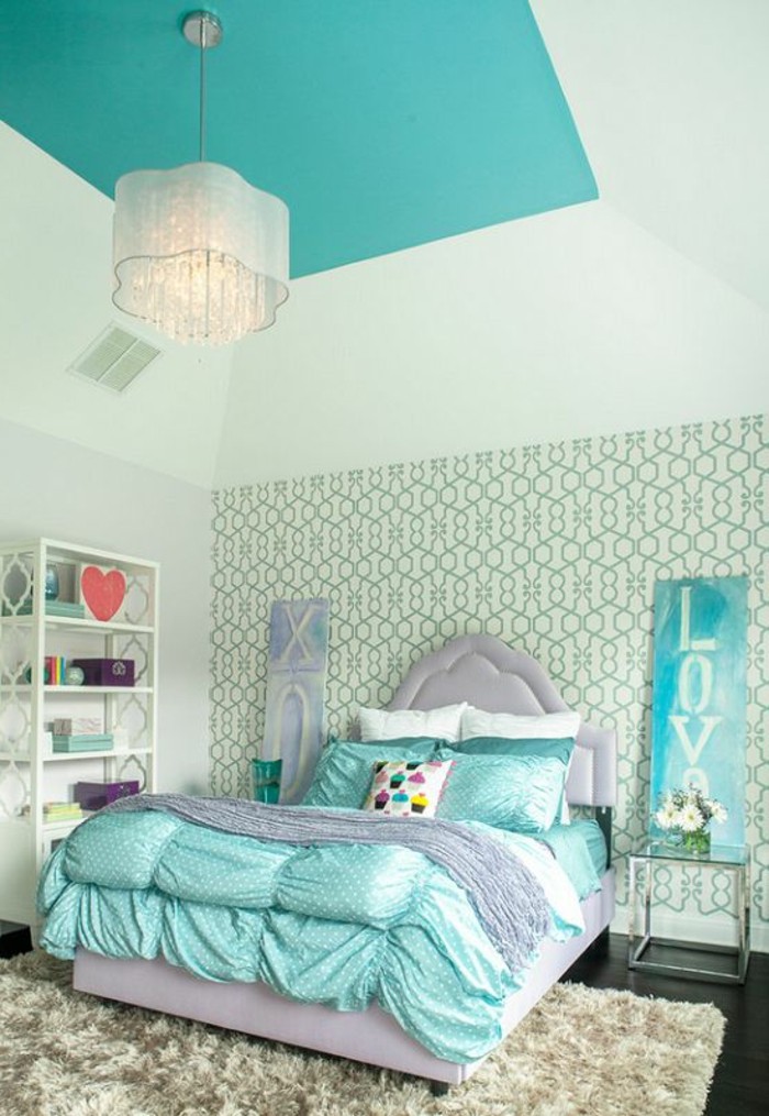 chambre-moderne-ado-tapis-gris-moelleux-lit-bleu