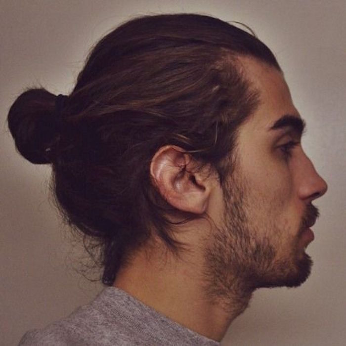 chignon-homme-man-bun-cheveux-longs