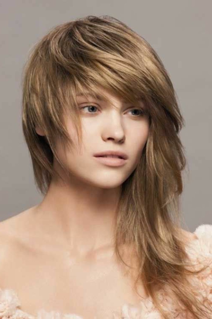 coupe-asymetrique-logue-coiffures-femmes-tendance