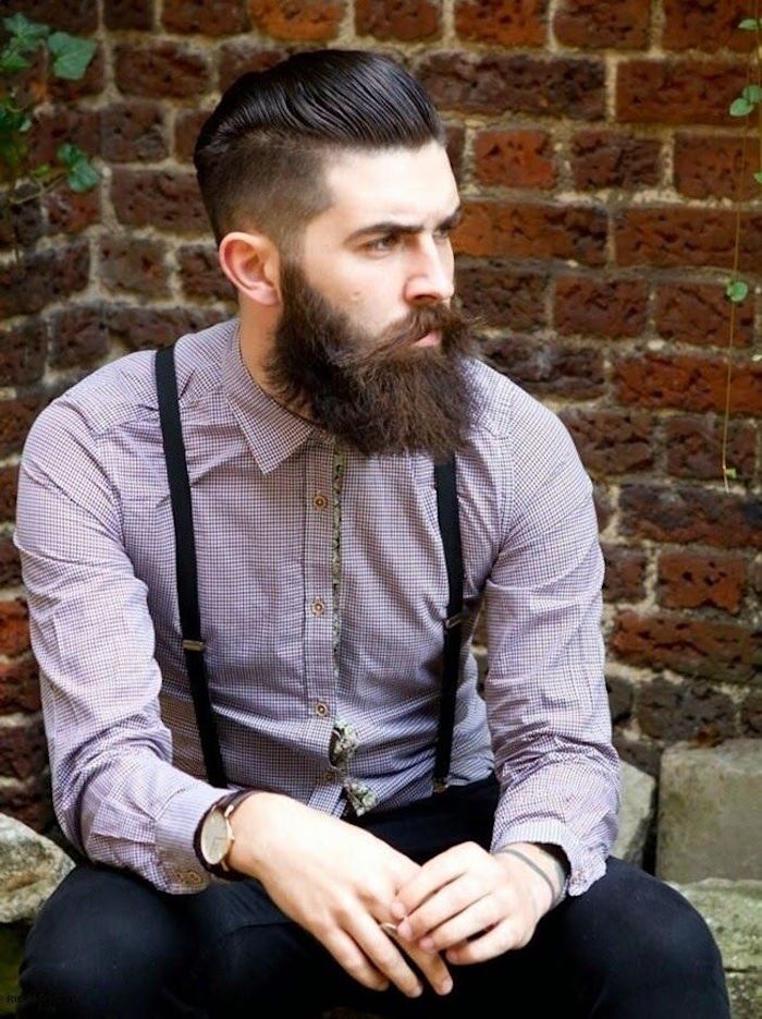 coupe-de-cheveux-homme-tendance-court-sur-les-cotes-long-dessus-look-hipster-barbe-chemise-carreaux-banane