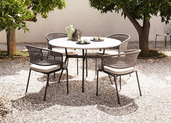 ensemble-jardin-table-chaises-tresse-simple
