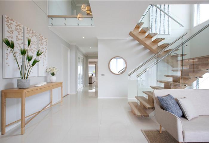 escalier-modulaire-maison-blanche-elegante-avec-escalier-tournant-loft