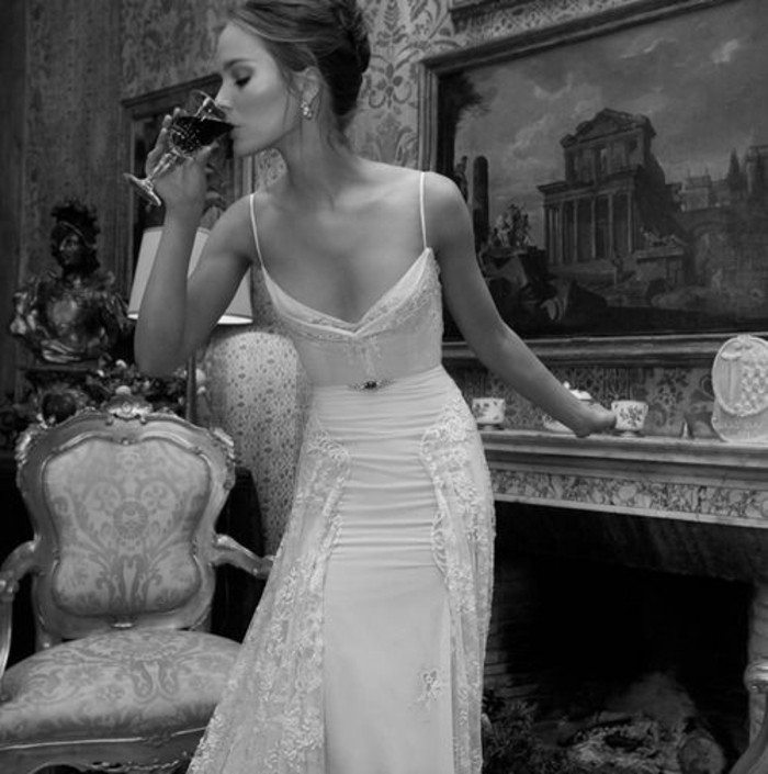 magnifique-idee-robe-mariage-robes-de-mariee-simple-longue-droite-belle-photo-noir-et-blanc
