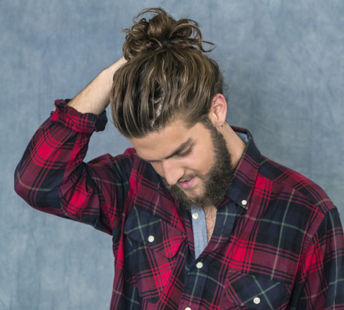 man bun chignon homme cheveux longs style