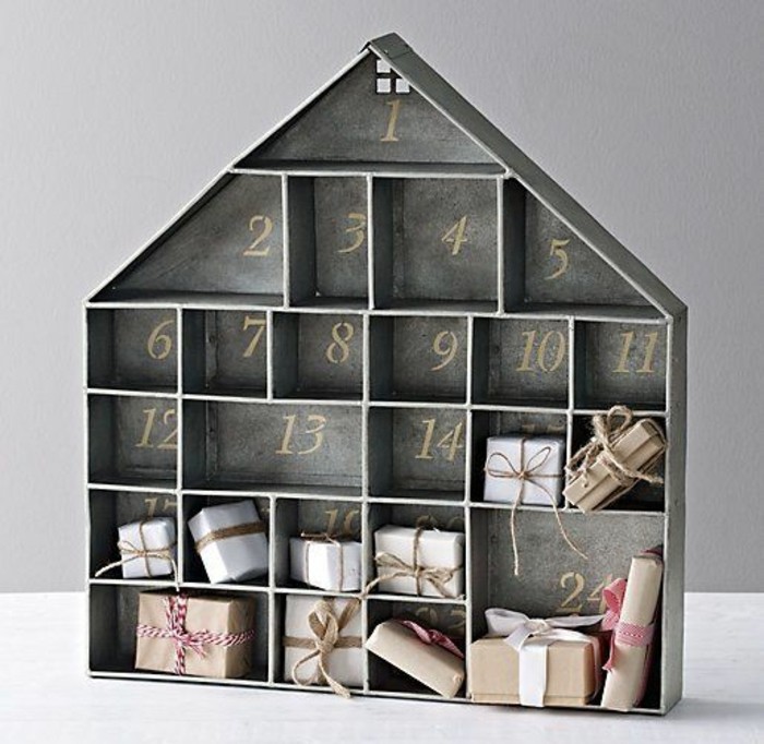 maquette-d-une-maison-avec-des-cases-contenant-de-petits-cadeaux-fabriquer-un-calendrier-de-l-avent-suggestion-interessante