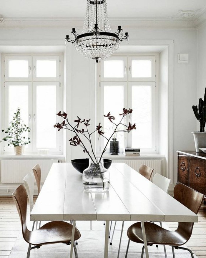 meubles-de-salle-a-manger-table-blanche-rectangulaire-et-chaises-en-bois