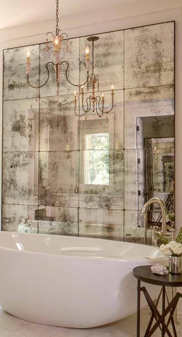 miroir-mural-grande-taille-baignoire-blanche-deco-salle-de-bain