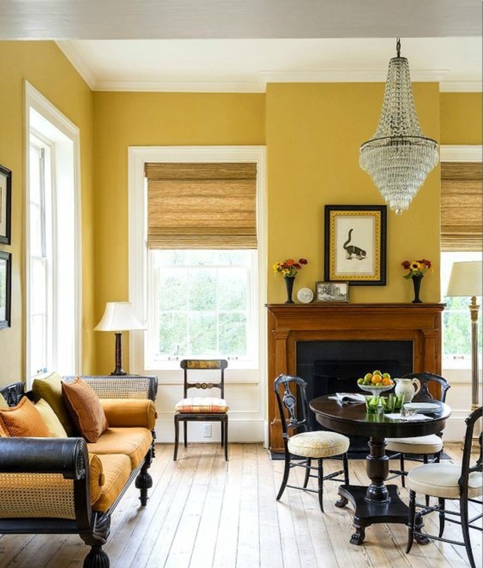 mur-jaune-style-vintage-grand-lustre-cheminee