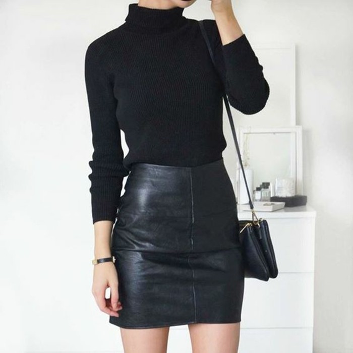 pull-col-roule-classique-tenue-noire-jupe-en-cuir