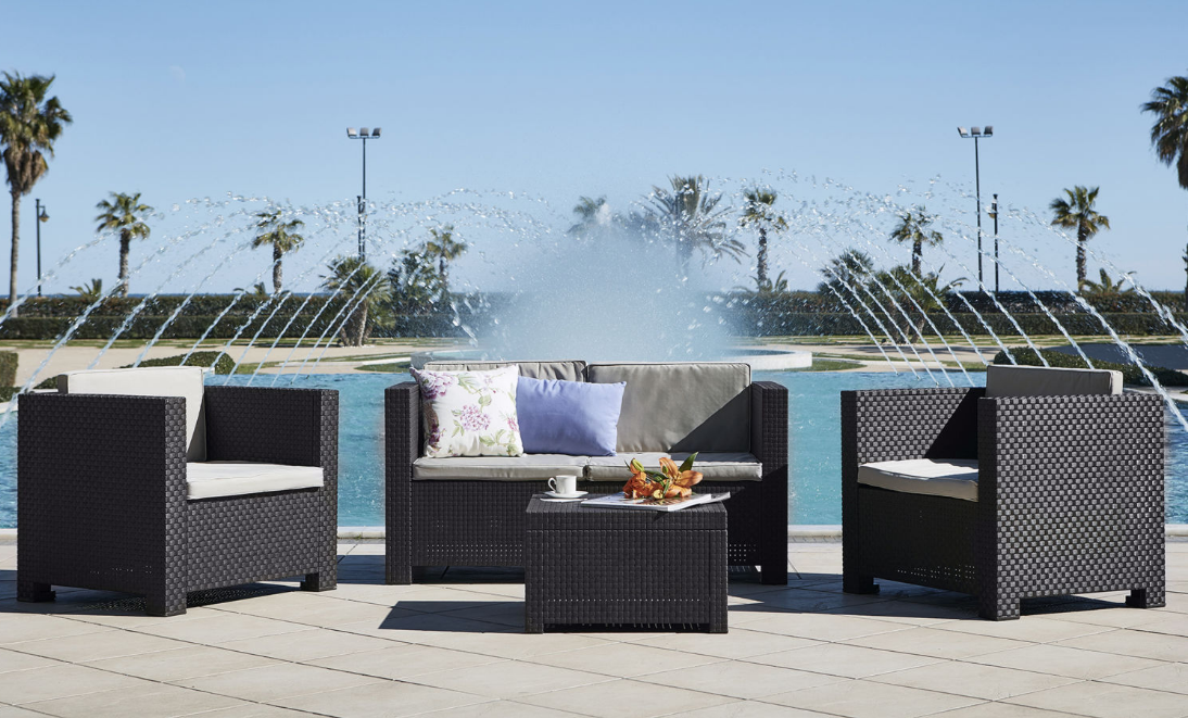 Table Et Chaises De Jardin Avec Parasol A Prix Carrefour