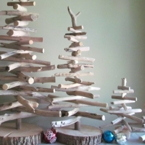 Sapin en bois flotté à fabriquer pour Noël - 56 idées charmantes
