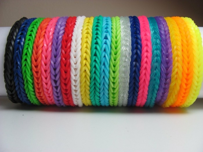 suggestion-de-bracelets-unicolores-tres-faciles-a-fabriquer-bracelet-comment-faire-un-bracelet-en-elastique