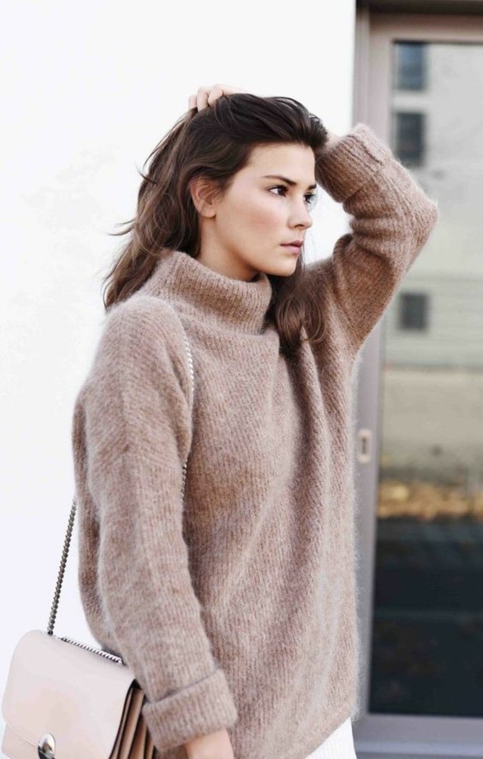tendance-camel-pull-mohair-a-col-roule