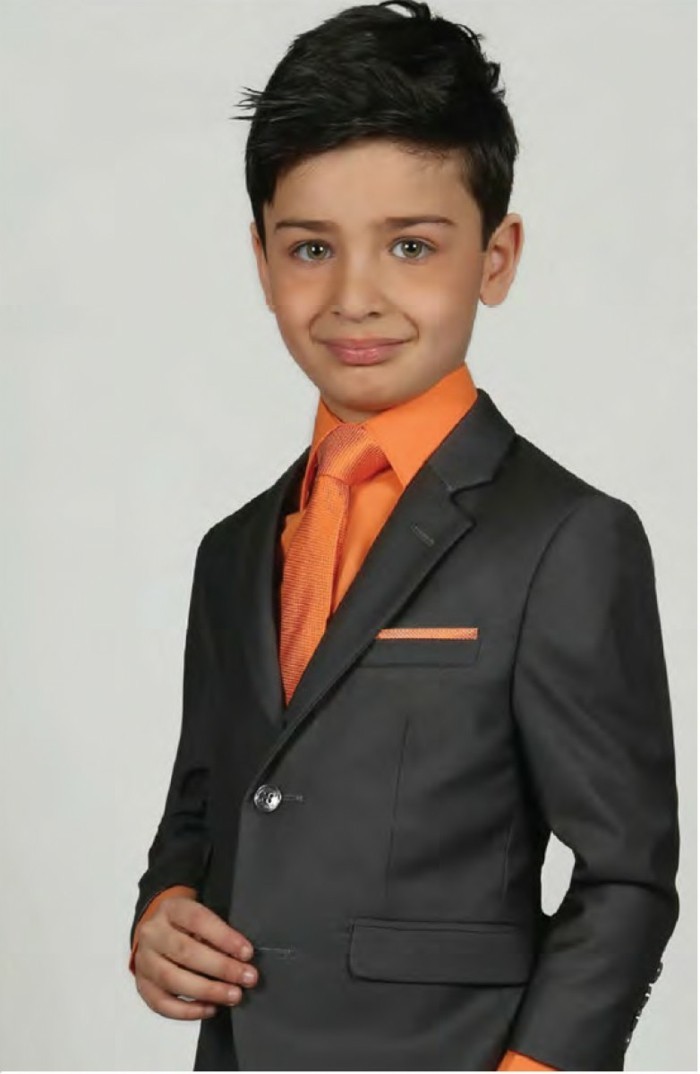 tenue-de-mariage-enfant-ceremonieexpress-costume-en-gris-anthracite-avec-chemise-et-cravate-oranges-resized