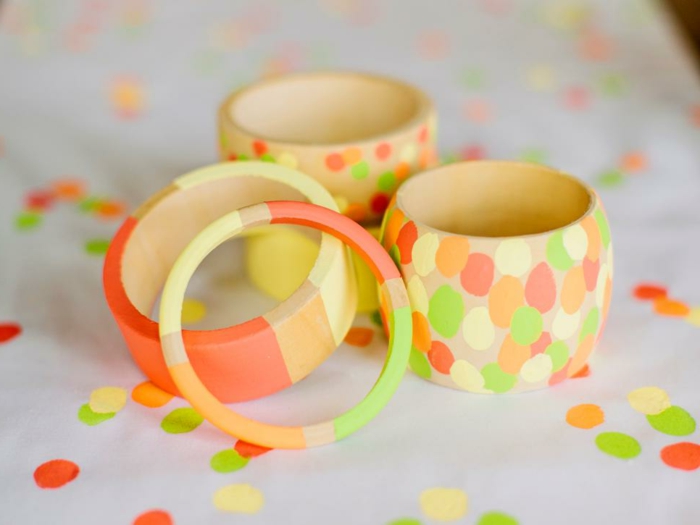 tres-joli-cadeau-fete-des-meres-a-fabriquer-bracelet-multicolore-tres-sympa
