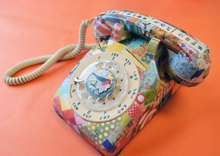 vieux-telephone-vintage-transforme-en-une-jolie-decoration-maison-a-l-aide-de-la-technique-du-deco-patch