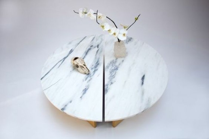 elegante-table-de-salon-ronde-marbre-veine