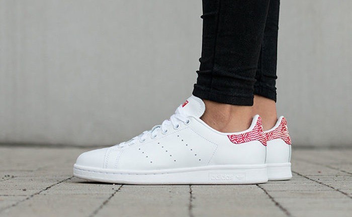 chaussures-femmes-sneakers-adidas-originals-stan-smith-toute-blanche-et-rouge-adidas-originals-smith