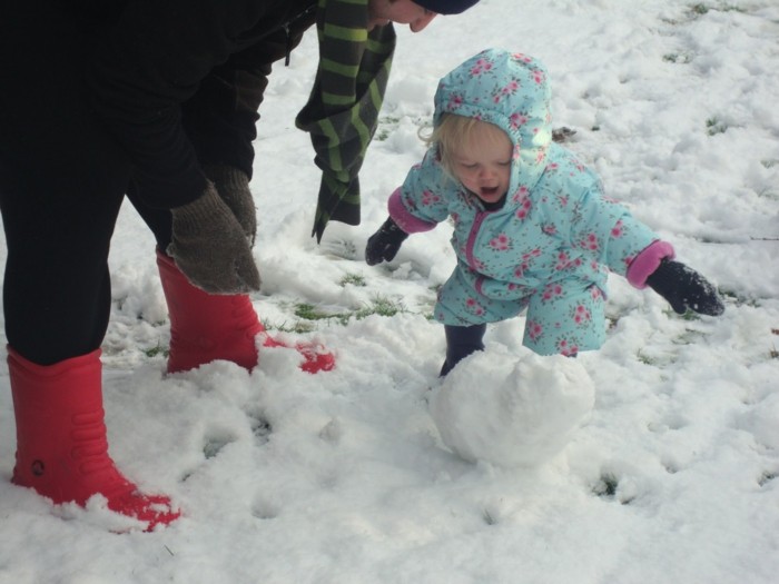 activité-bonhomme-de-neige-hiver-noel-bonhome-a-l-aide-de-votre-enfant 