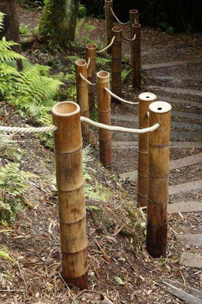 bambou-en-jardiniere-cloture-simple-sentier-secret-dans-la-foret