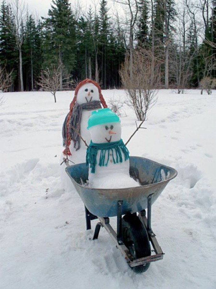 bonhomme-de-neige-a-fabriquer-cool-idee-activite-dehors-voir-fete