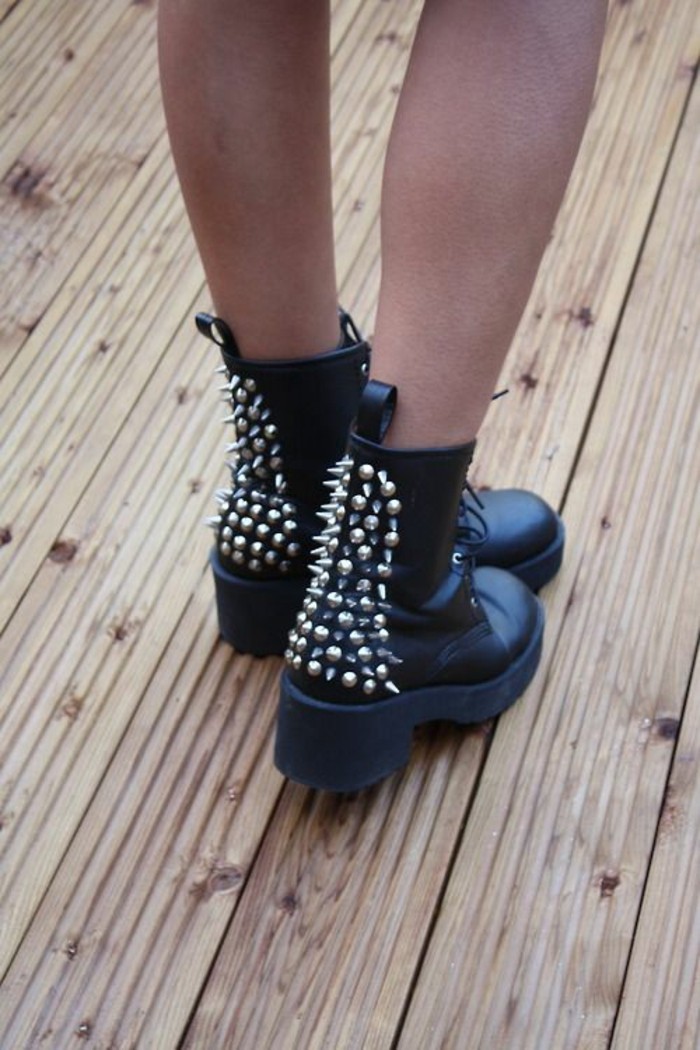 bottines-cloutees-noires-chaussures-cloutes-au-style-rock