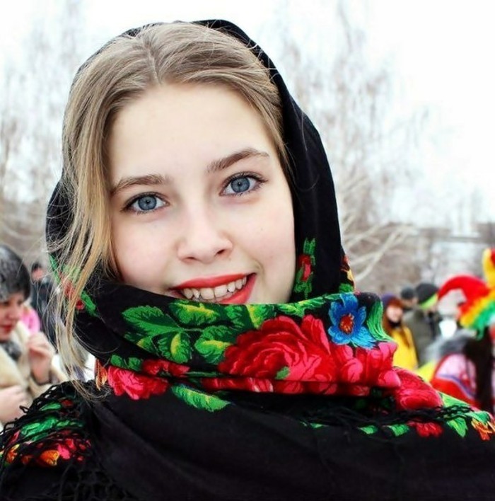 Russian Shawl Chale russe Floral Franges Cou Tête écharpe couleurs différentes platok