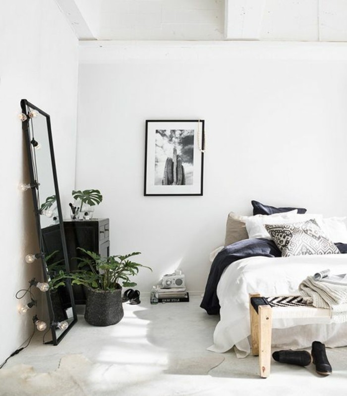 chambre-a-coucher-moderne-meubles-scandinaves-tapis-en-peau-d-animal-miroir-grand