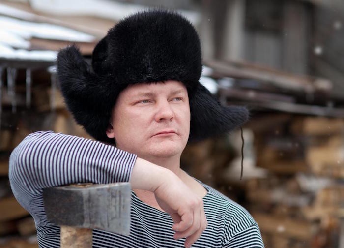 chapeau-russe-une-chapka-homme-ouchanka-bonnet-russe-siberie