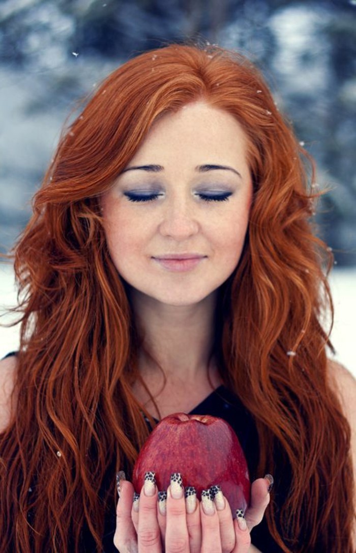 cheveux-acajou-coiffure-magnifique-femme-pomme-rouge