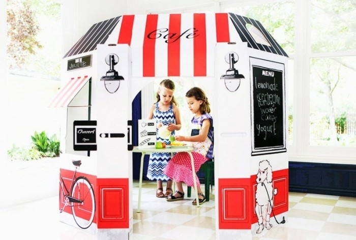 construire-une-cabane-idee-interessante-une-maisonnette-en-blanc-et-rouge-pour-vos-princesses