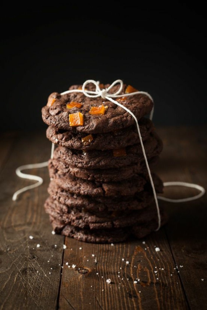 cookies-au-chocolat-garnis-avec-oranges-confites