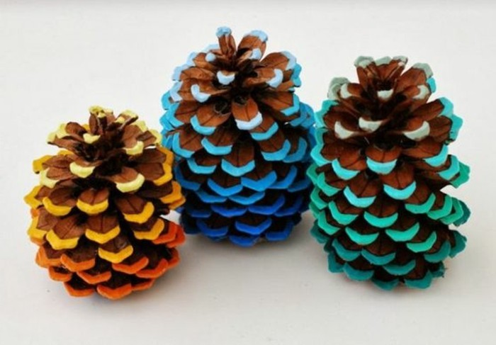 deco-de-noel-a-fabriquer-pommes-pins-colorees-decoratifs