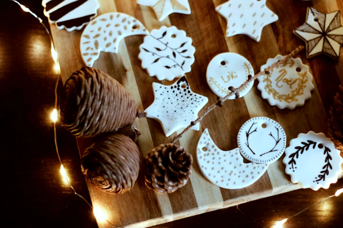 decoration de noel pour le sapin a faire a la maison pommes de pin