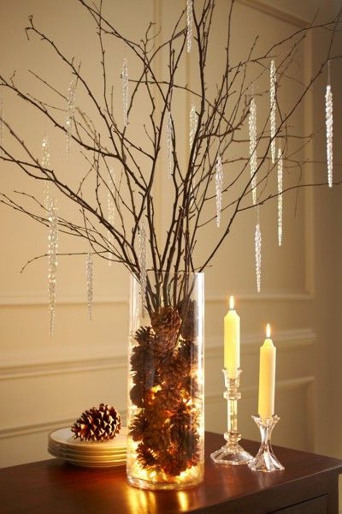 decoration-de-table-pour-noel-arbre-decoratif-vase-pommes-de-pin